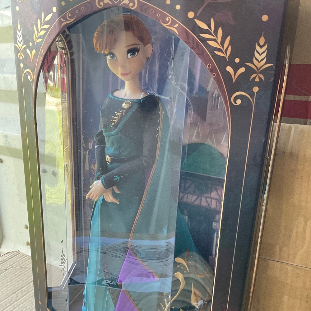 Disney frozen queen Anna limited doll
